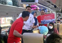 HUT ke-81 RI, KAI Daop 3 Cirebon Beri Apresiasi Pelanggan