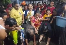 Ratusan Warga Indramayu Mandi di Sumur Tua Memiliki Keistimewaan