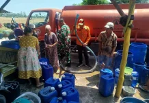 Kodim Indramayu dan BPBD Salurkan 10.000 Liter Air untuk Warga Krangkeng