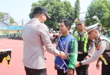 Kapolres Majalengka Kukuhkan Dua Driver Ojol Jadi Duta Keselamatan Lalu Lintas