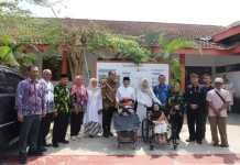 Bupati Kuningan Serahkan Bantuan ATENSI Kemensos untuk 160 Penerima
