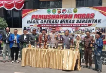 Polres Majalengka Musnahkan Ribuan Botol Miras, Tekan Potensi Kriminalitas