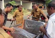 Prabowo Beri 300 Becak Listrik untuk Pengayuh Lansia di Majalengka