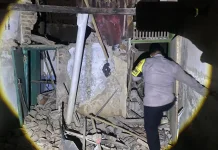 Diterpa Angin Kencang, Tembok Ambruk Timpa Dua Rumah di Majalengka