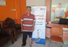 Rumah Zakat Bantu Pengukuran Kaki Palsu Pak Madali di Cirebon