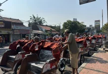 Pengemudi Becak Listrik Cirebon Gratis Isi Daya di Kantor Pemkot