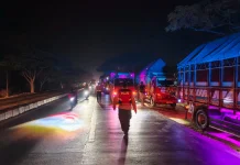 Respons Cepat Layanan 110, Polsek Losarang Urai Kemacetan di Jembatan Timbang