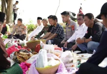 Syukuran dan Doa, Warga Awali Tanam Jagung Bersama Kapolres Indramayu