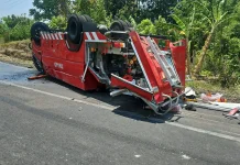 Mau Padamkan Api Ciremai, Mobil Damkar Terguling