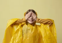 Tips Merawat Jas Hujan Lama Menjelang Musim Hujan