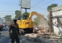 Ratusan Bangunan Liar dan PKL di Jalan Antasari Cirebon Ditertibkan