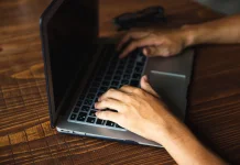 Daftar 22 Platform Berisiko Tinggi Bagi Anak Versi Komdigi