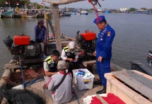 Klinik Apung Satpolairud Polres Cirebon Kota Layani Kesehatan Nelayan Kejawanan