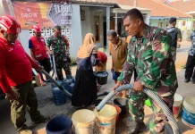 Kemarau Bikin Warga Majalengka Cemas, TNI Turun Bawa Air Bersih