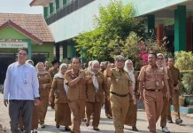 Bupati Imron Bersama Mendikdasmen Tinjau Rehabilitasi SDN 1 Kedungjaya