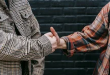 Parasocial Relationship, Merasa Dekat dengan Orang Asing