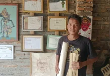 Kisah Kardono Tekuni Pembuatan Kertas Daluang
