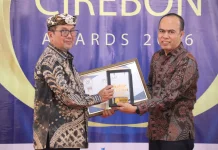 Bupati Imron Terima Penghargaan Tokoh Penggerak pada Kabar Cirebon Award 2026