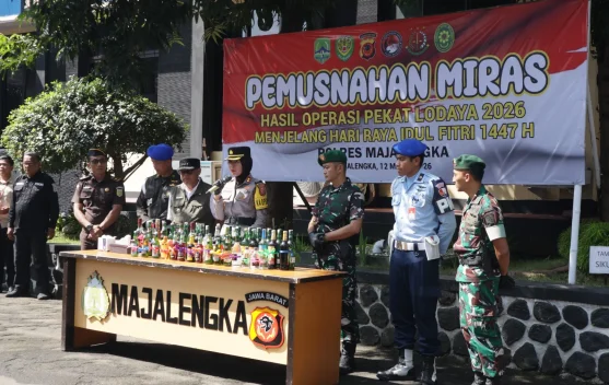 Ribuan Botol Miras Dimusnahkan Polres Majalengka jelang Lebaran 2026
