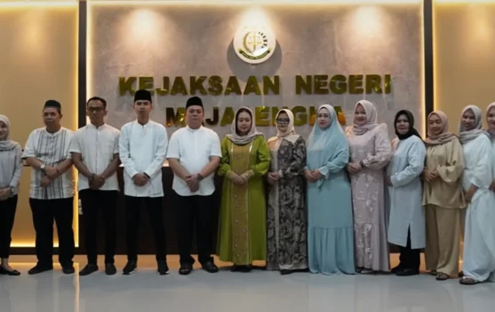 Kejari Majalengka Bagikan Santapan Berbuka dan Gelar Doa Bersama di Bulan Ramadan