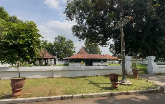 Padukan Agama dan Tradisi, Ini Fungsi Langgar Agung Kasepuhan