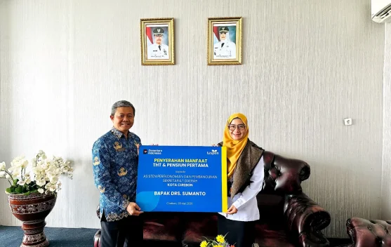 TASPEN Cirebon Salurkan THT dan Pensiun Pertama kepada Pejabat Daerah