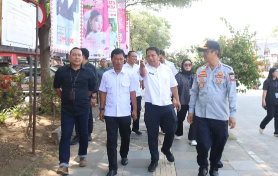 Dukung Pemkot Cirebon, CSB Mall Bangun Pagar Trotoar untuk Cegah Parkir Liar
