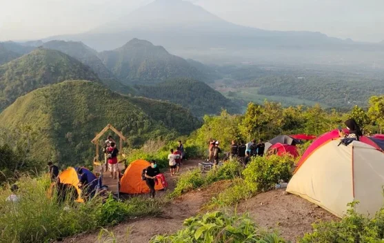 Eksplorasi Wisata Alam Bukit Sanghyang Dora di Majalengka