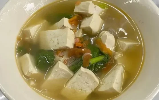 Kehangatan Alami dalam Semangkuk Sup Tahu Bening