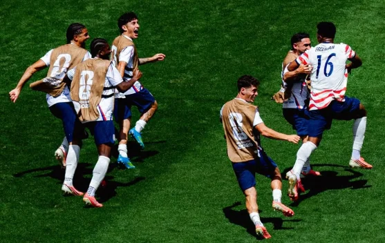 USA Bungkam Australia 2-0, Amankan Tiket 32 Besar!