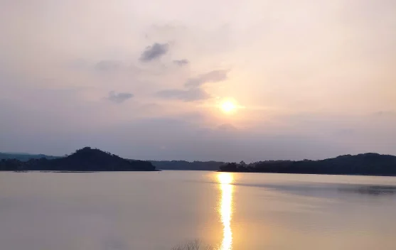 Menjelajahi Keindahan Alami Danau Setu Patok Cirebon