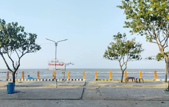 Pesona Keindahan Pantai Tirta Pesona yang Alami