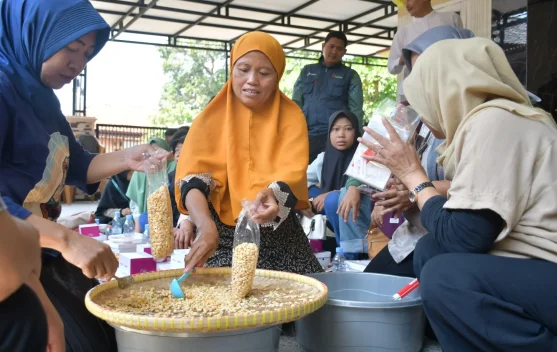 BAZMA Pertamina Balongan Latih Eks TKW Rawadalem Buat Tempe