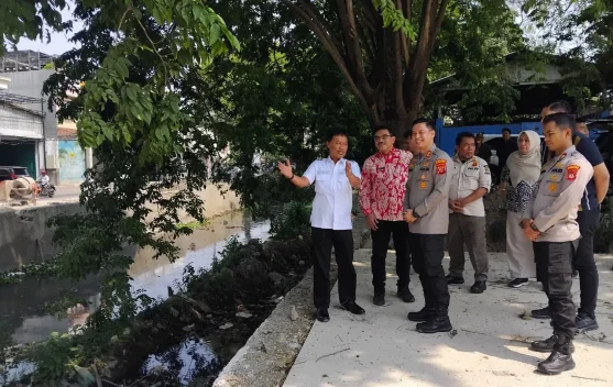 Wali Kota Cirebon Tinjau Penataan Sungai Sukalila, Progres Capai 51 Persen