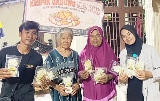 Mahasiswa Untag Cirebon Bantu Digitalisasi UMKM Kripik Gadung
