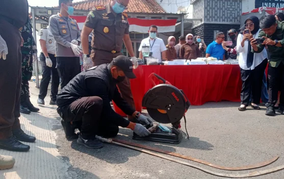 Kejari Indramayu Musnahkan BB dari 121 Perkara Diantaranya Senpi Rakitan