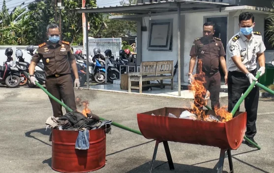 Lapas Indramayu Hadiri Pemusnahan BB Kejari, Sinergi APH Terus Diperkuat