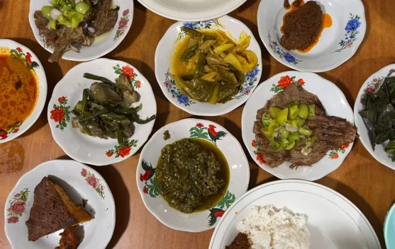 Cari Nasi Padang Enak di Cirebon? Ini 5 Rekomendasi Populer dari Warga Threads
