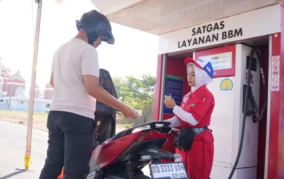 Antrean BBM di Makassar Landai usai SPBU Modular Ditempatkan