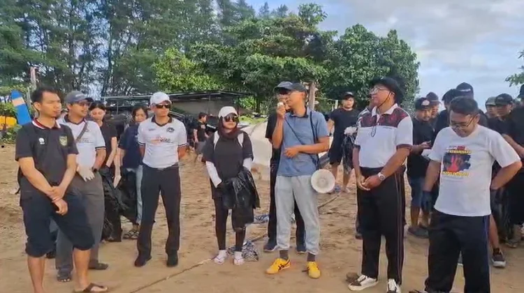 IWO Bali Gelar Aksi Bersih Pantai