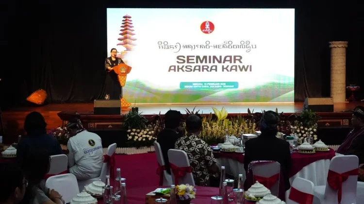 Buka Seminar Aksara Kawi, Ny. Putri Koster Ingatkan Perbedaan Budaya