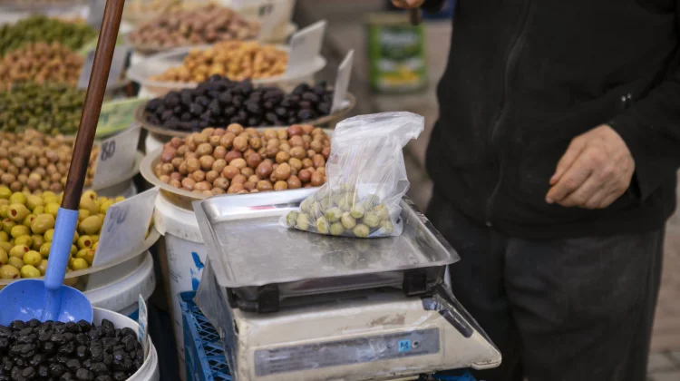 Menjaga Stabilitas Harga Bahan Pokok Selama Ramadan