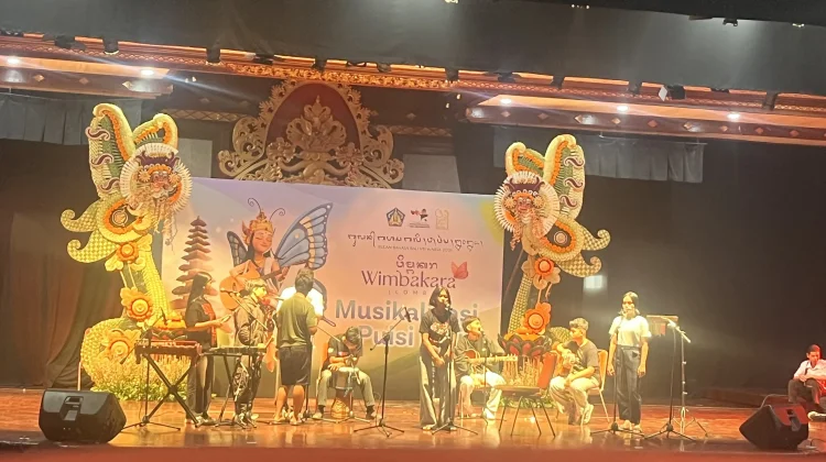 SMA Negeri 2 Negara Tampil Percaya Diri Lestarikan Sastra Bali