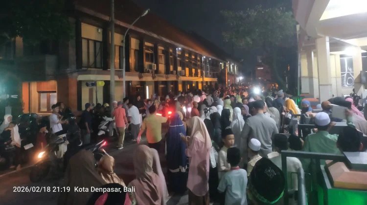 Suasana Tarawih Perdana Ramadan 1447 H di Masjid At-Taqwa Polda Bali