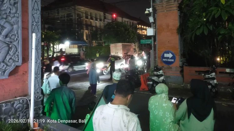 Suasana Tarawih Perdana Ramadan 1447 H di Masjid At-Taqwa Polda Bali