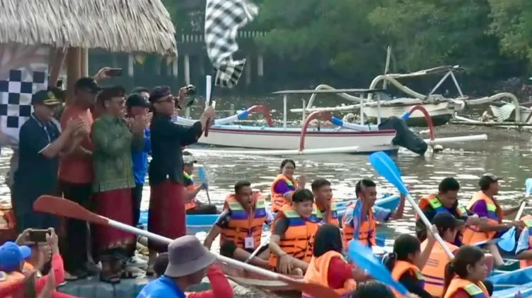 Jaya Negara Lepas 200 Generasi Muda Susur Mangrove