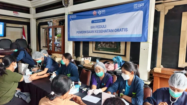 BRI Peduli Gelar Pemeriksaan Kesehatan Gratis dan Penanaman 100 Pohon