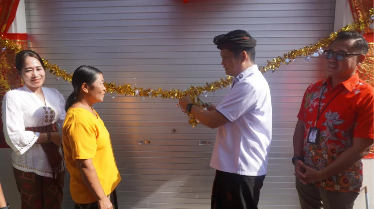 Program Bedah Warung Jembrana Bikin Dadong Luh Sandat Semringah
