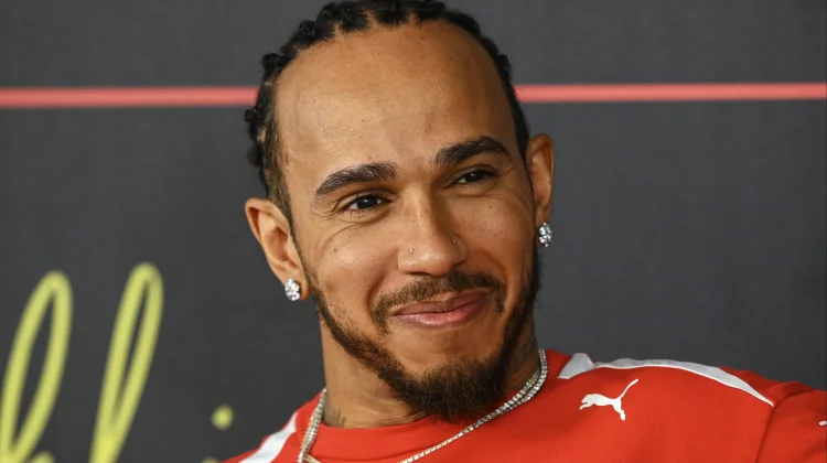 Lewis Hamilton Tegaskan Bertahan di F1 Bersama Ferrari