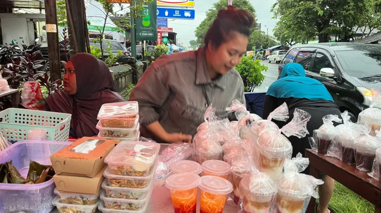 Tradisi Takjil Manis dan Segar saat Ramadan